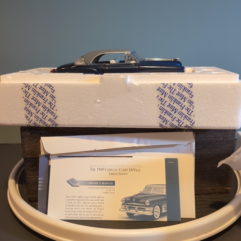 Franklin Mint 1949 Cadillac Coupe DeVille Limited Edition 1:24 MIB B11XX43